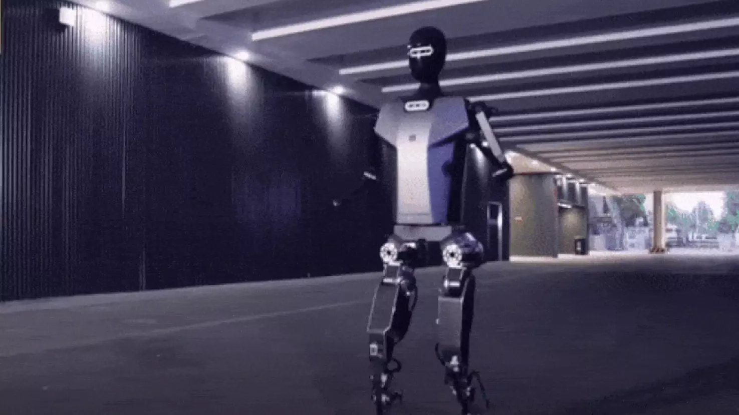 Разработанный Пекинским инновационным центром гуманоидных роботов