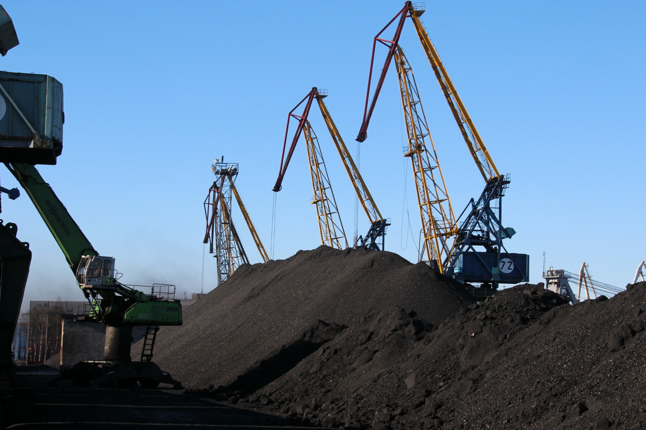 Жители Хакасии жалуются на работу угольных компаний, а губернатор проблему игнорирует