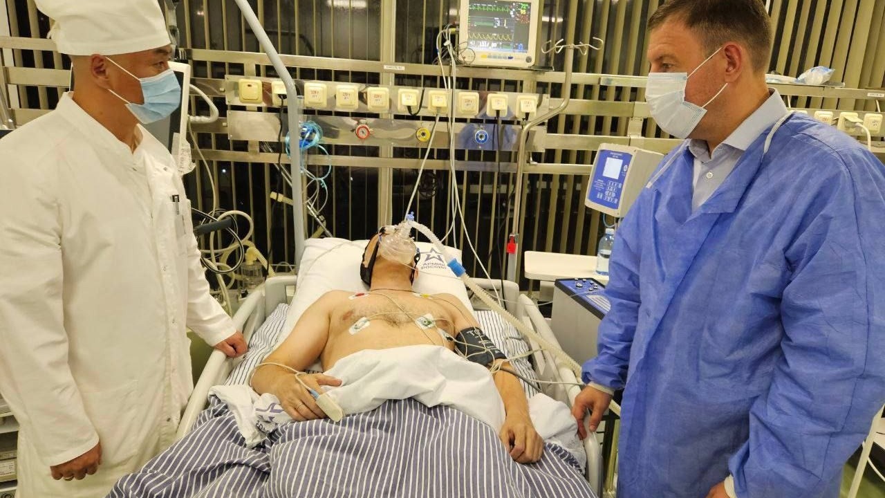 «Состояние тяжелое»: Андрей Турчак навестил Сокола в больнице