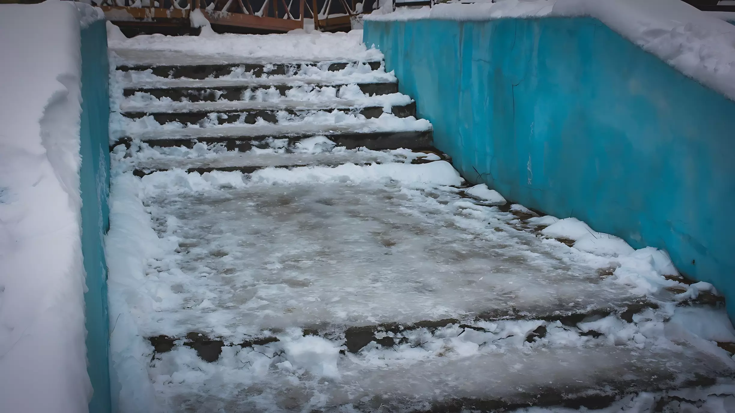 Прокуратура предостерегла УК и ТСЖ Саяногорска по поводу уборки снега и льда