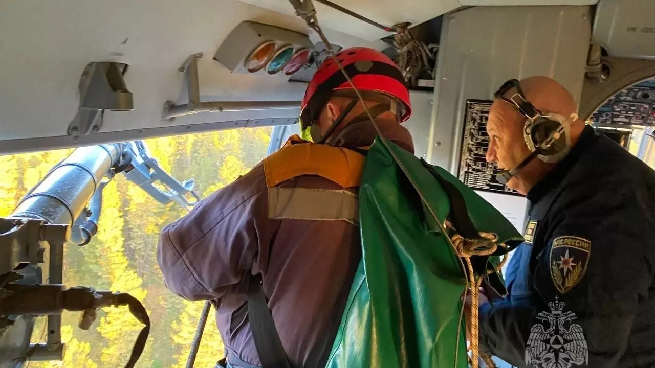 Пострадавшего от медведя сборщика орехов доставили вертолетом в больницу Абакана