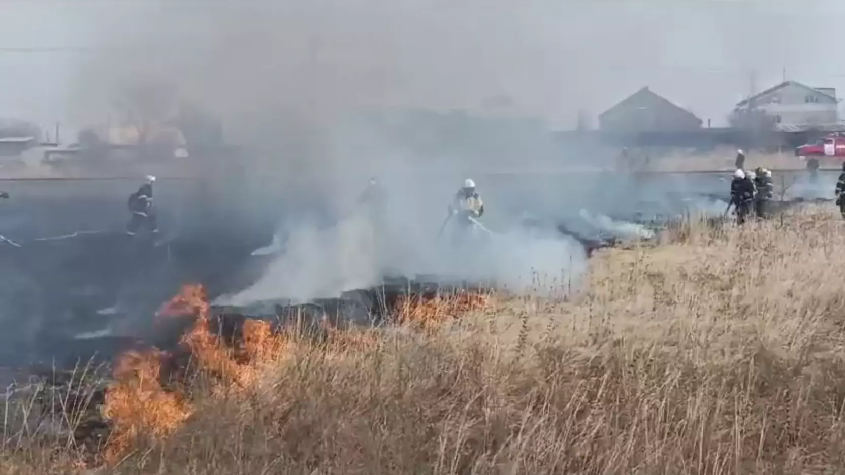 Три десятка пожаров потушили в Хакасии за выходные