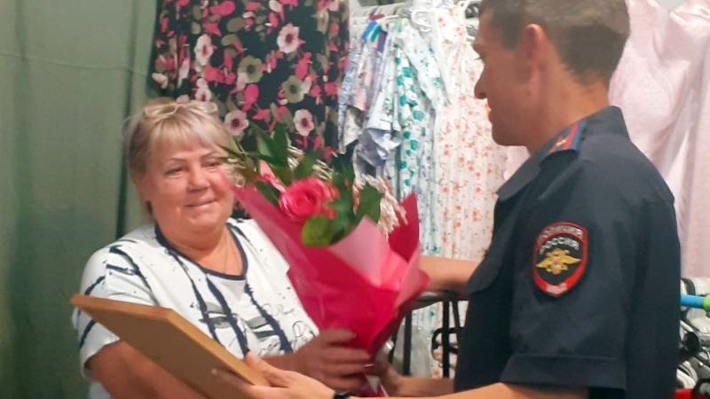В Хакасии продавец магазина не дала пенсионерке перевести последние деньги мошенникам