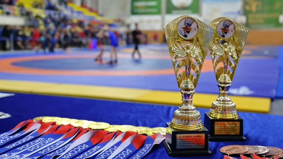 Юношеский чемпионат Сибири по греко-римской борьбе состоялся в Хакасии