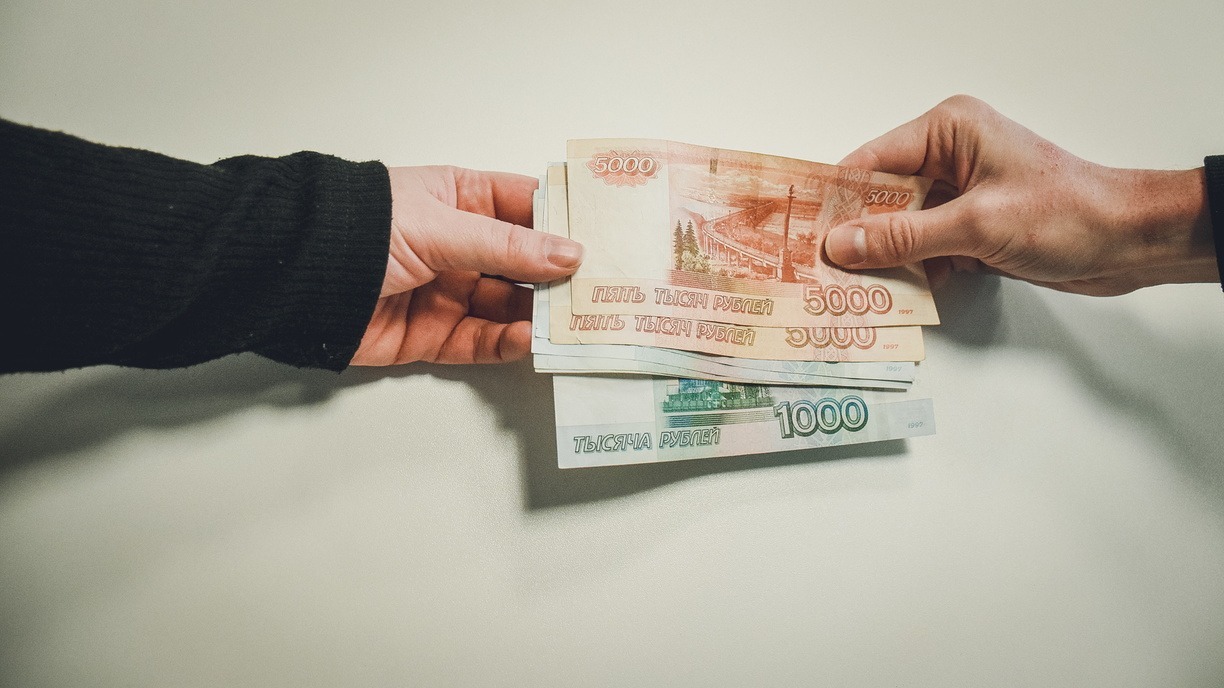 Прокуратура помогла жителям Хакасии получить 18 млн рублей долгов по зарплате