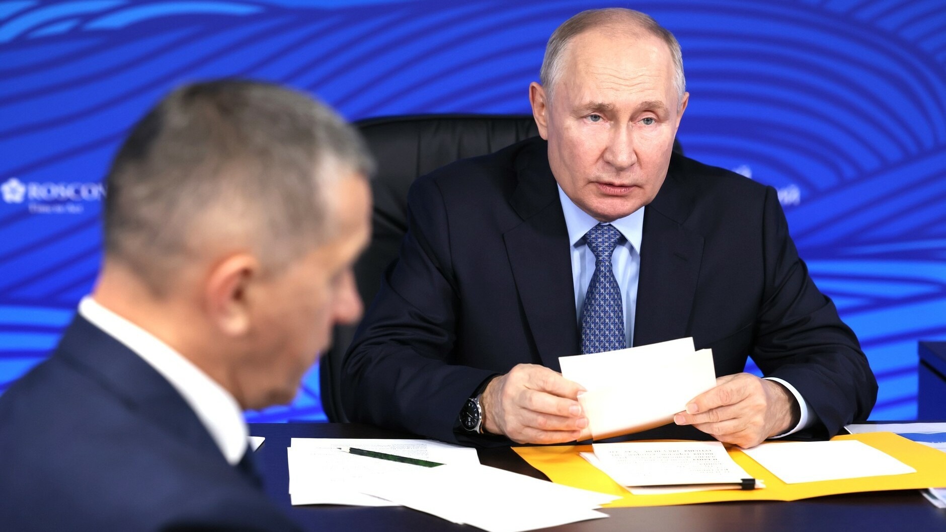 «Уехавшим из России не закрывали дорогу назад»: Путин высказался о релокантах