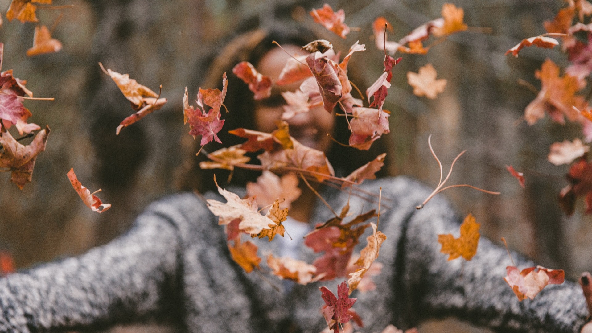 Сезонная хандра: как пережить резкое наступление осени и не впасть в депрессию