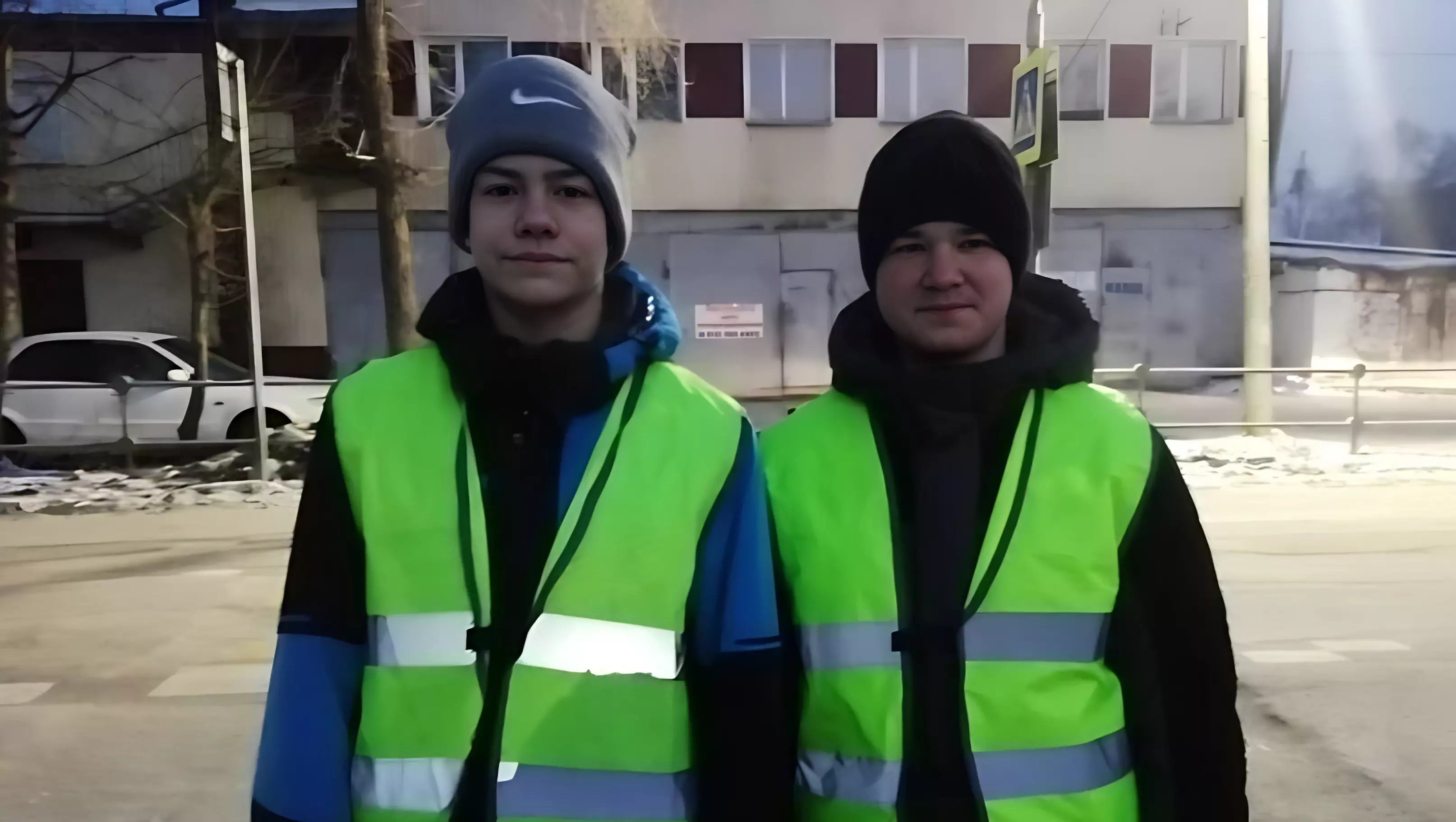 Несовершеннолетние автоинспекторы патрулировали возле школы в Черногорске
