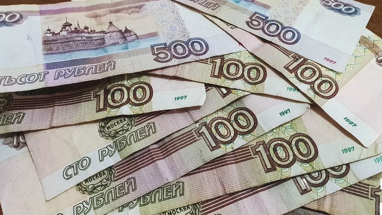 Большинство россиян дают своим детям на карманные расходы одну-две тысячи рублей