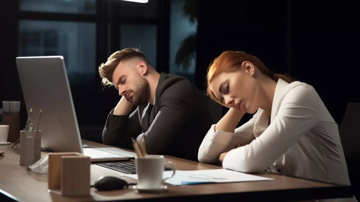 От недосыпа из-за храпа можно и на работе уснуть
